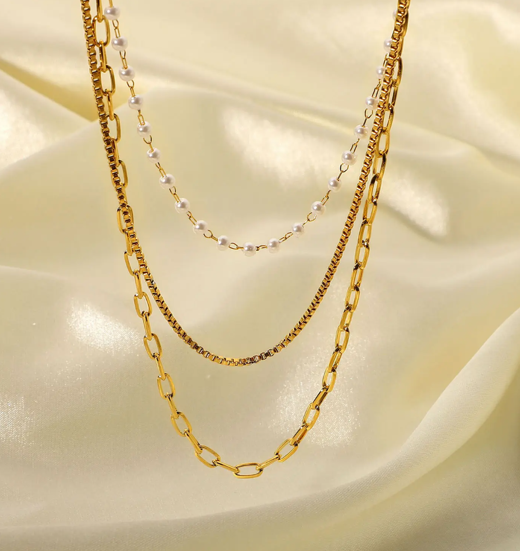 Three layer pearl necklace