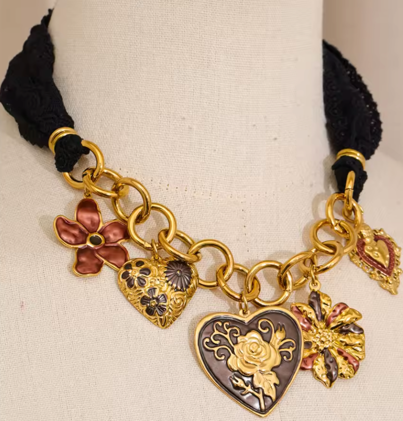 Black lace vintage Necklace