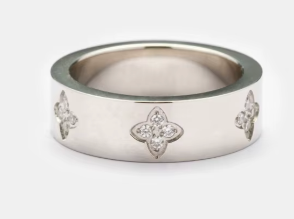 Clover Ring